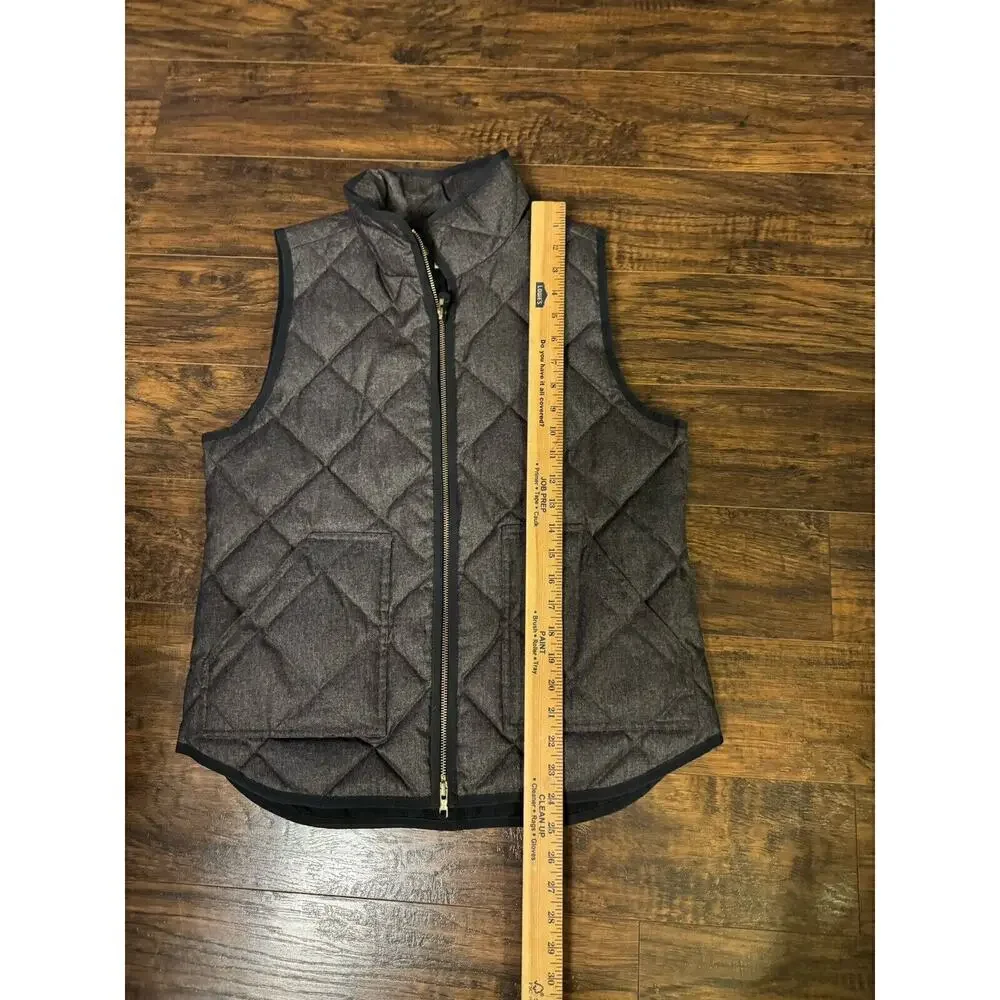 J Crew Down Quilted Excursion Vest Full Zip Women’s Size Medium M Pockets Gray